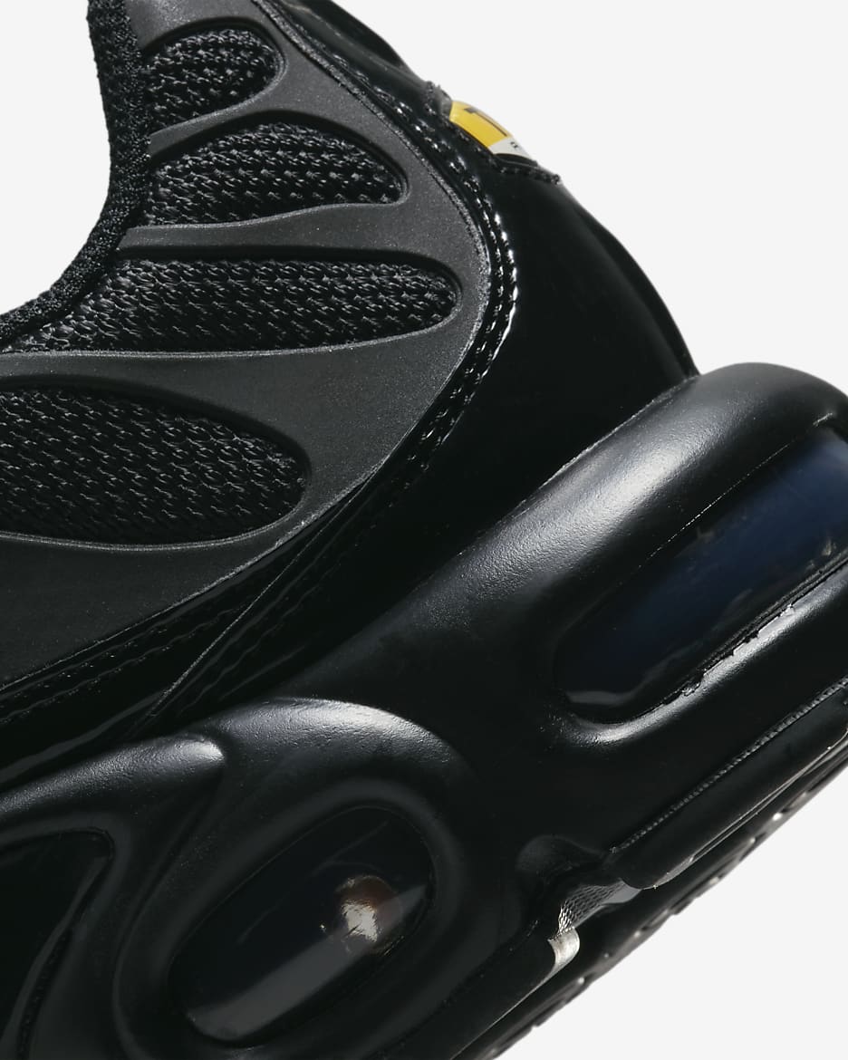 Black and gold nike air max plus best sale